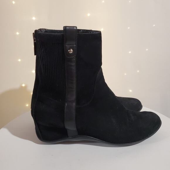 Aquatalia Black Suede Leather Wedge Zip Ankle Boots Womens Size 6 Ribbed Comfort - Picture 3 of 12